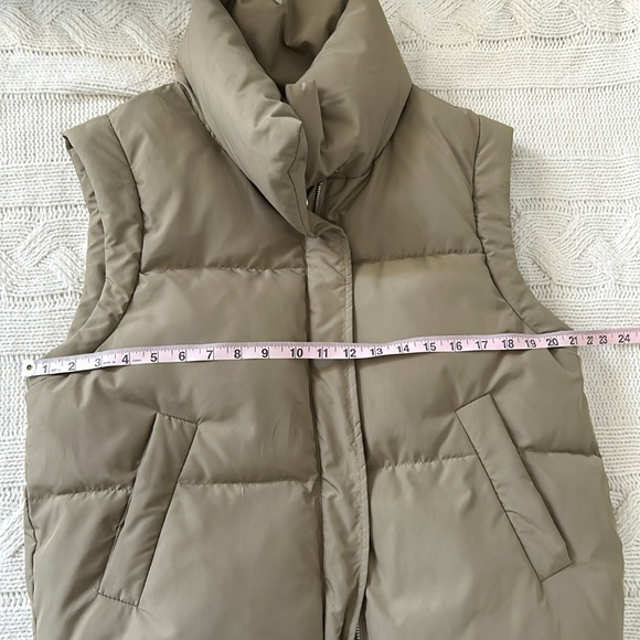 Elodie puffer oversized vest tag says size XS but fits to medium - Picture 5 of 13